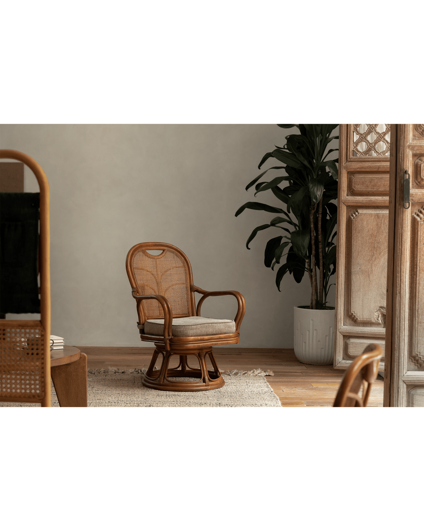 Chaise pivotante en rotin Ray Mini