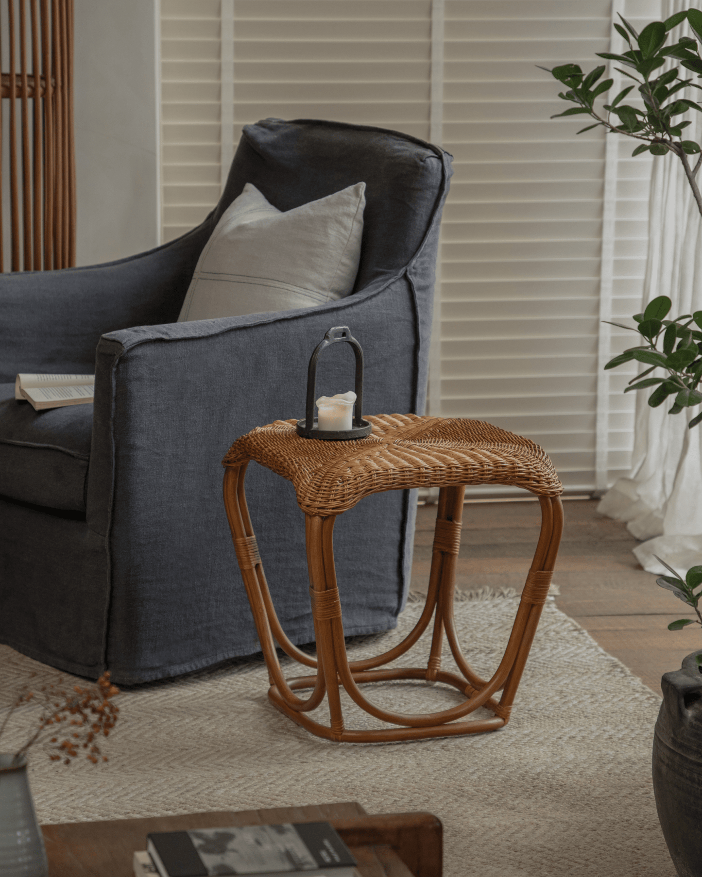 Table d'appoint en rotin Pinecone