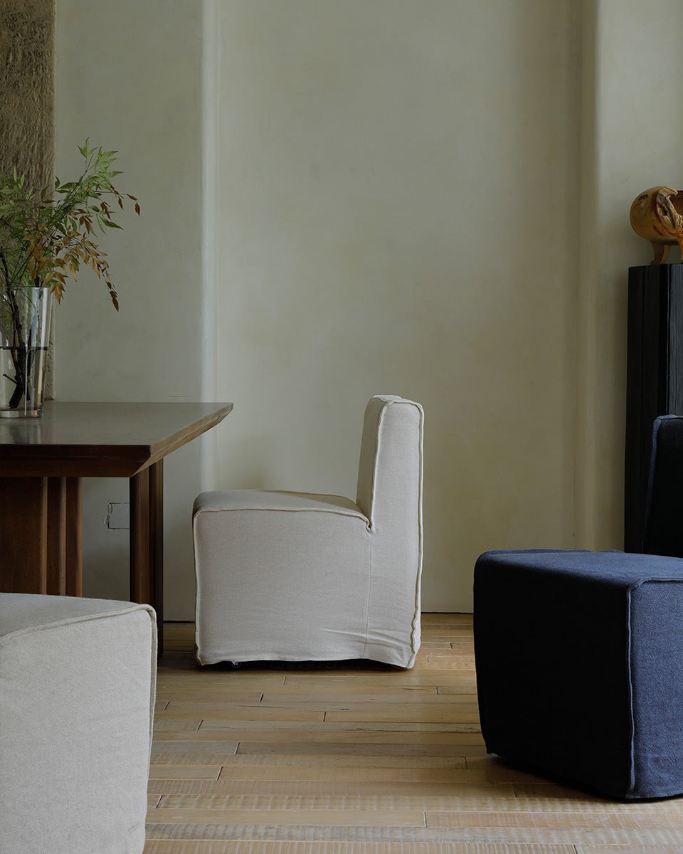 Housse de canapé et chaise à roulettes