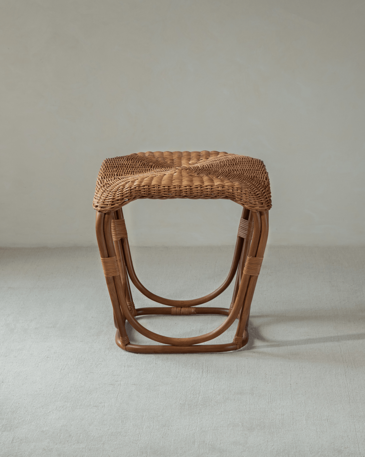 Table d'appoint en rotin Pinecone