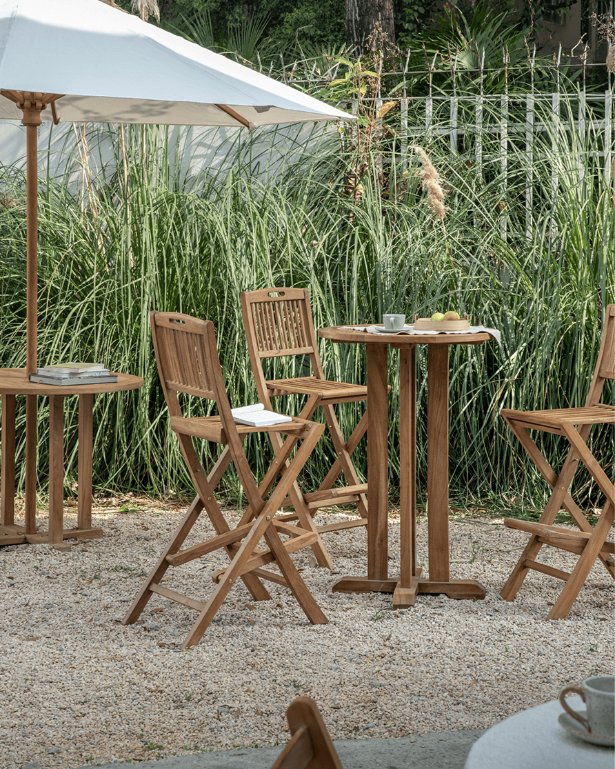 Ensemble de chaises et de table de bar d'extérieur