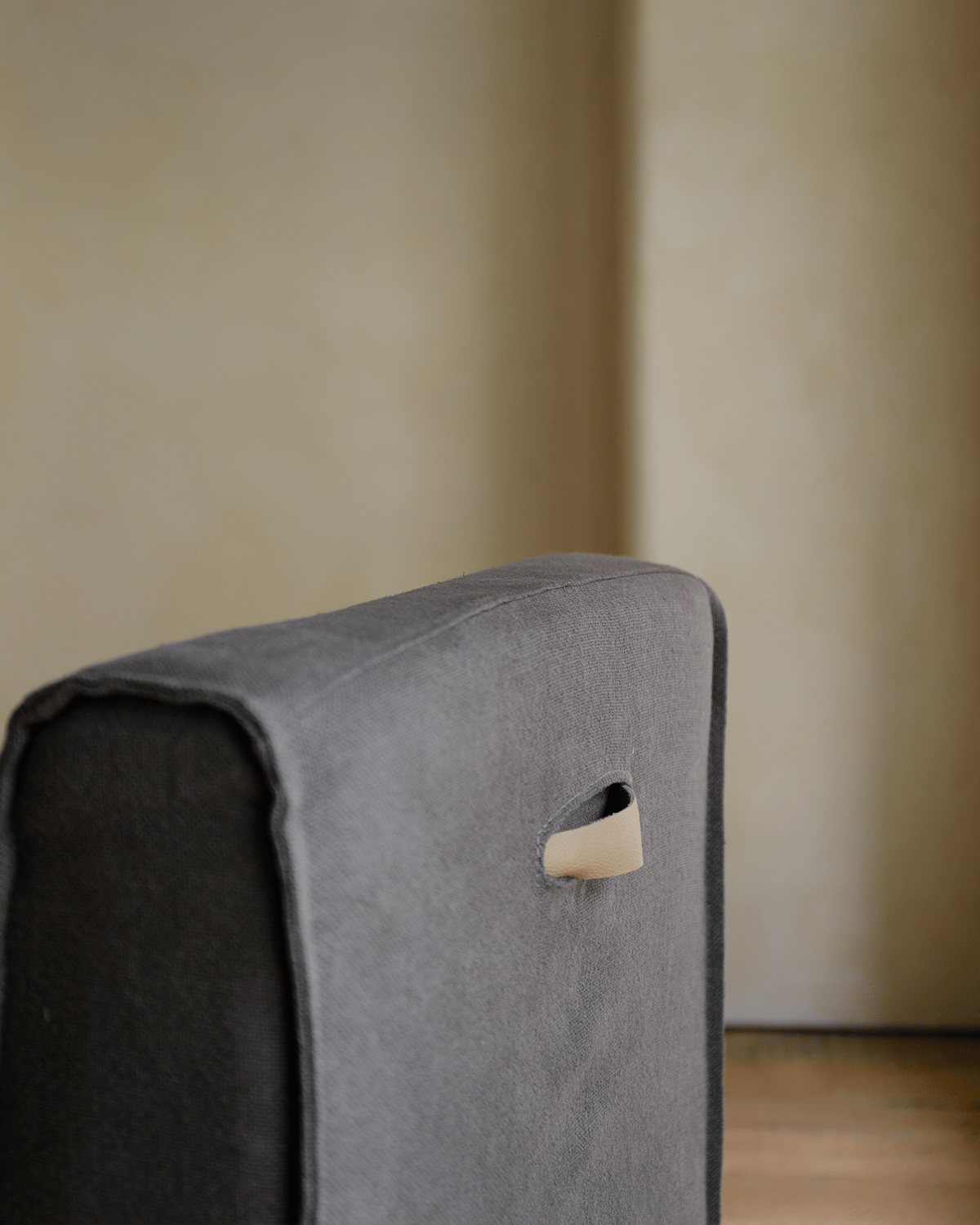 Housse de canapé et chaise à roulettes