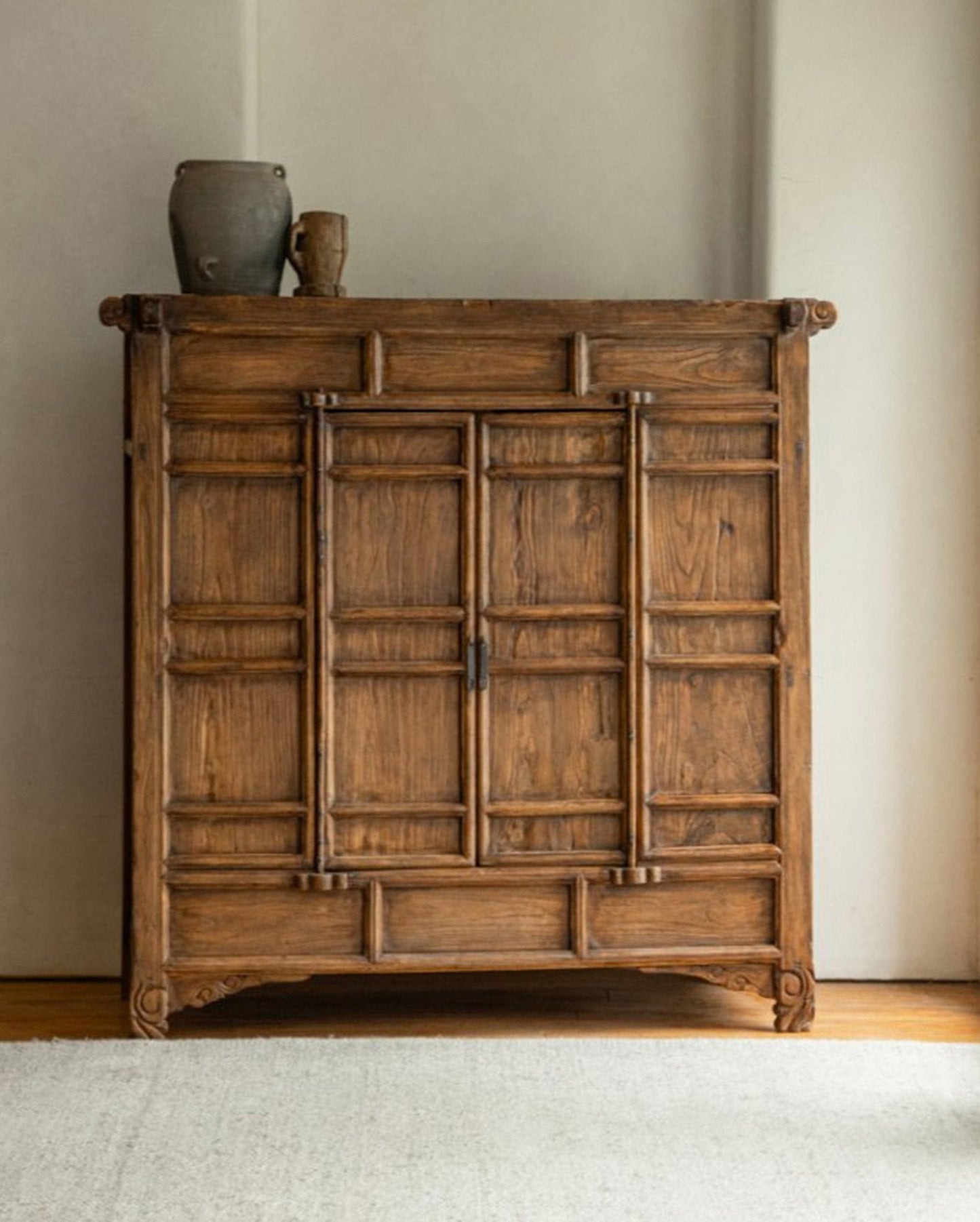 Armoire chinoise antique