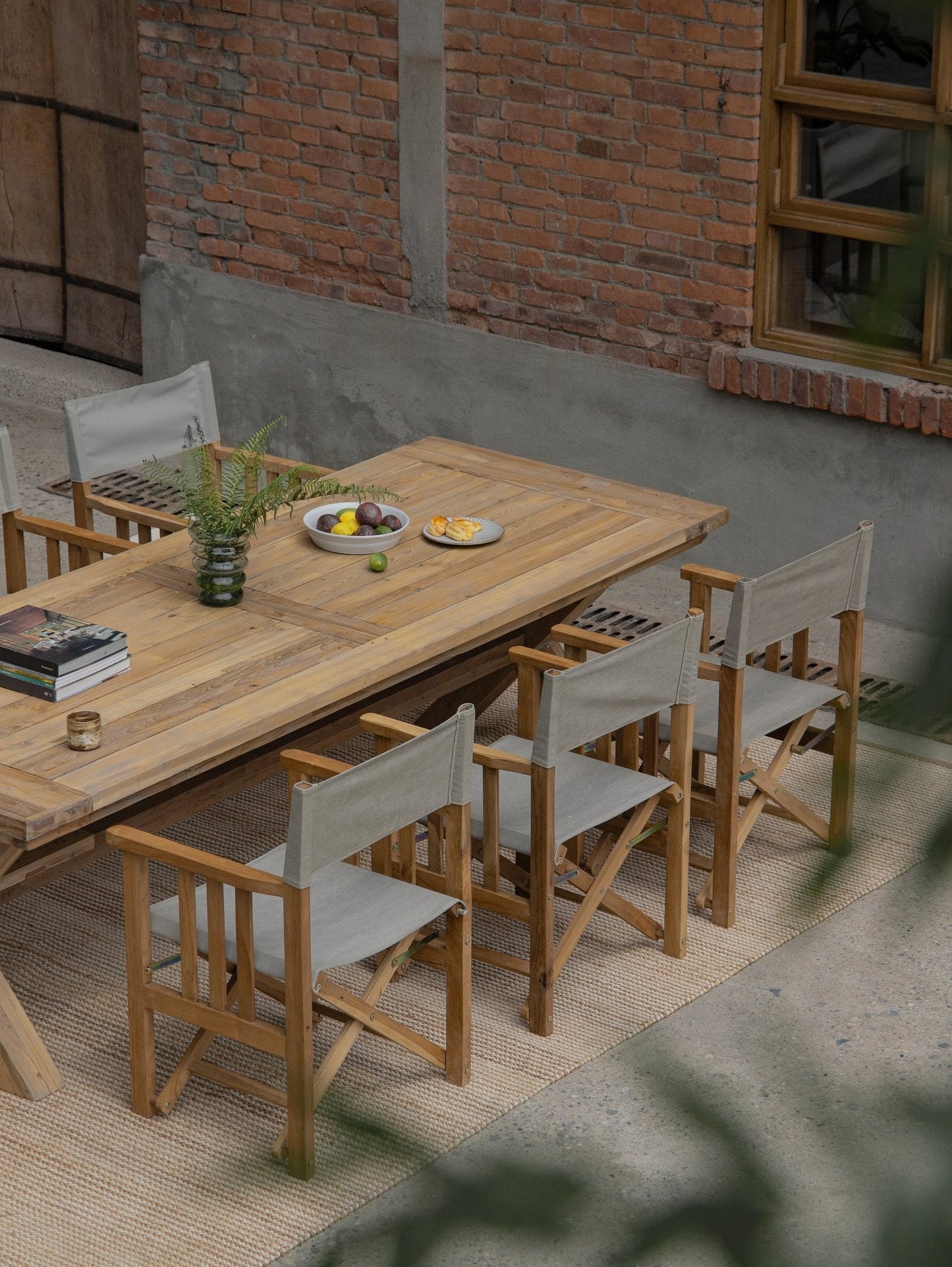 Table à manger d'extérieur de ferme