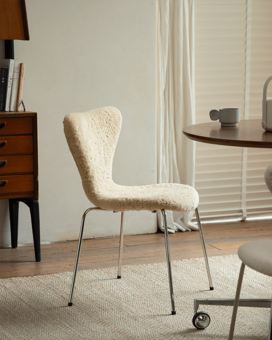 Chaise en peau de mouton Pietra