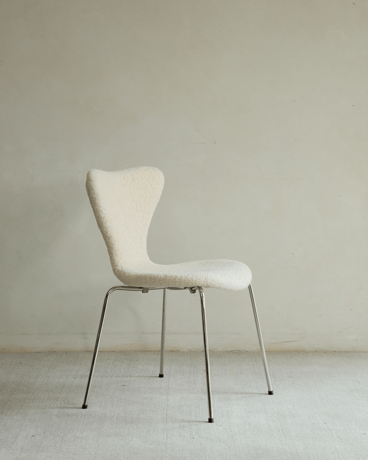 Chaise en peau de mouton Pietra