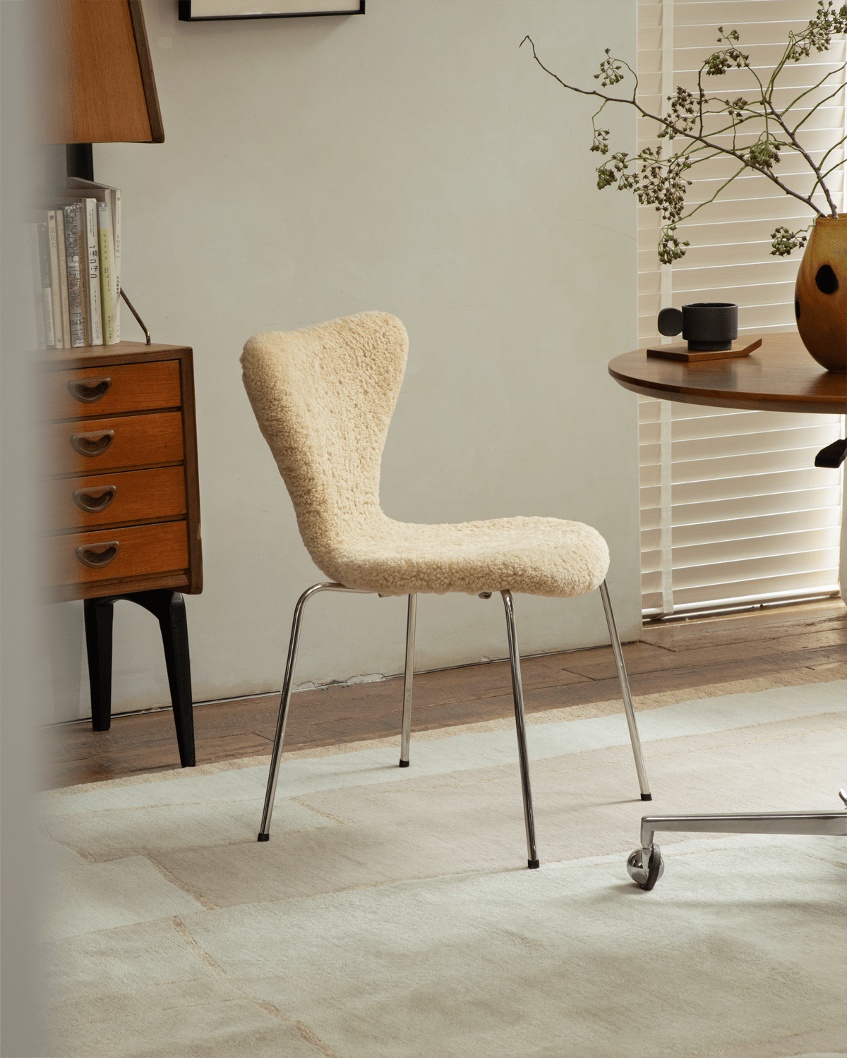 Chaise en peau de mouton Pietra