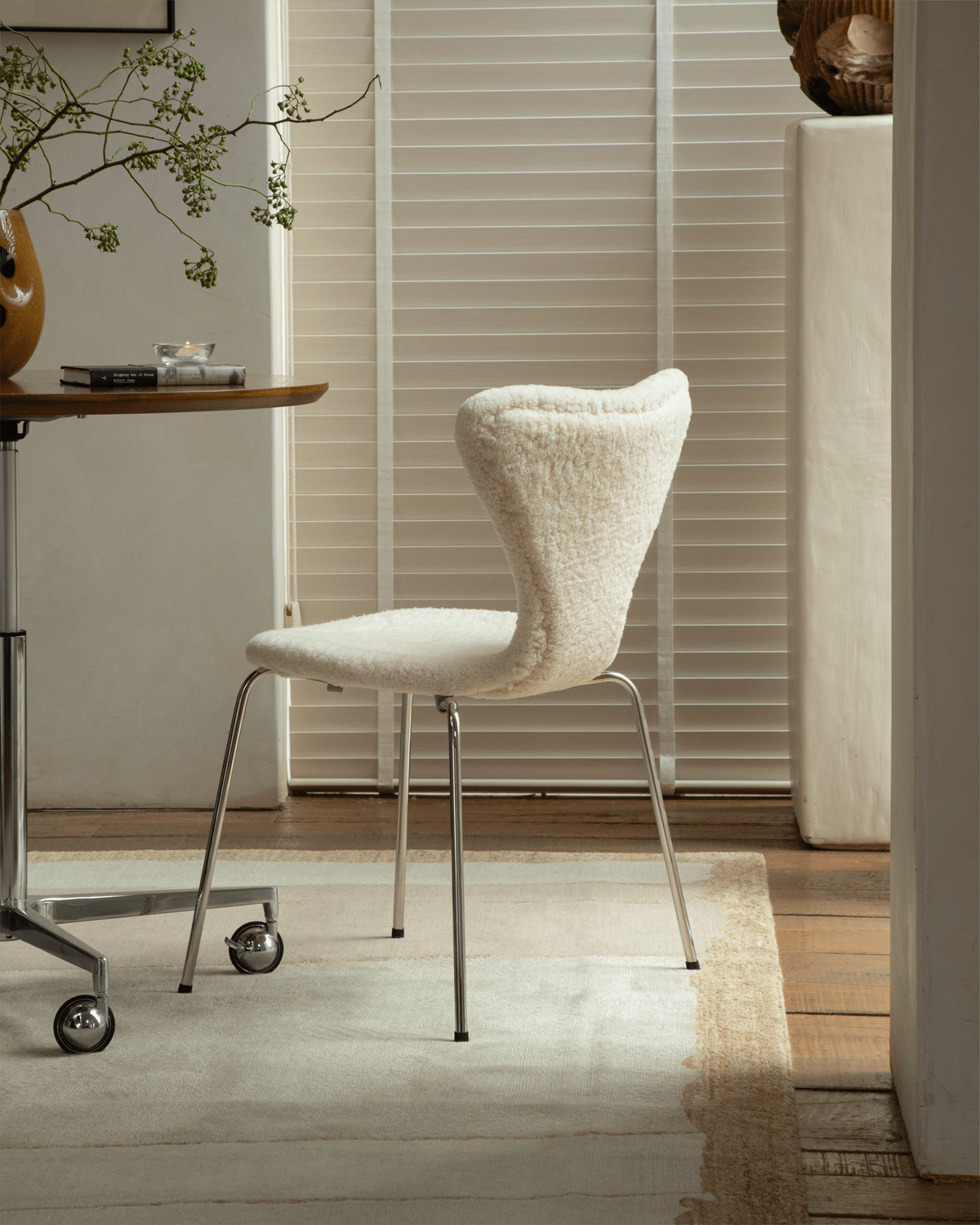 Chaise en peau de mouton Pietra