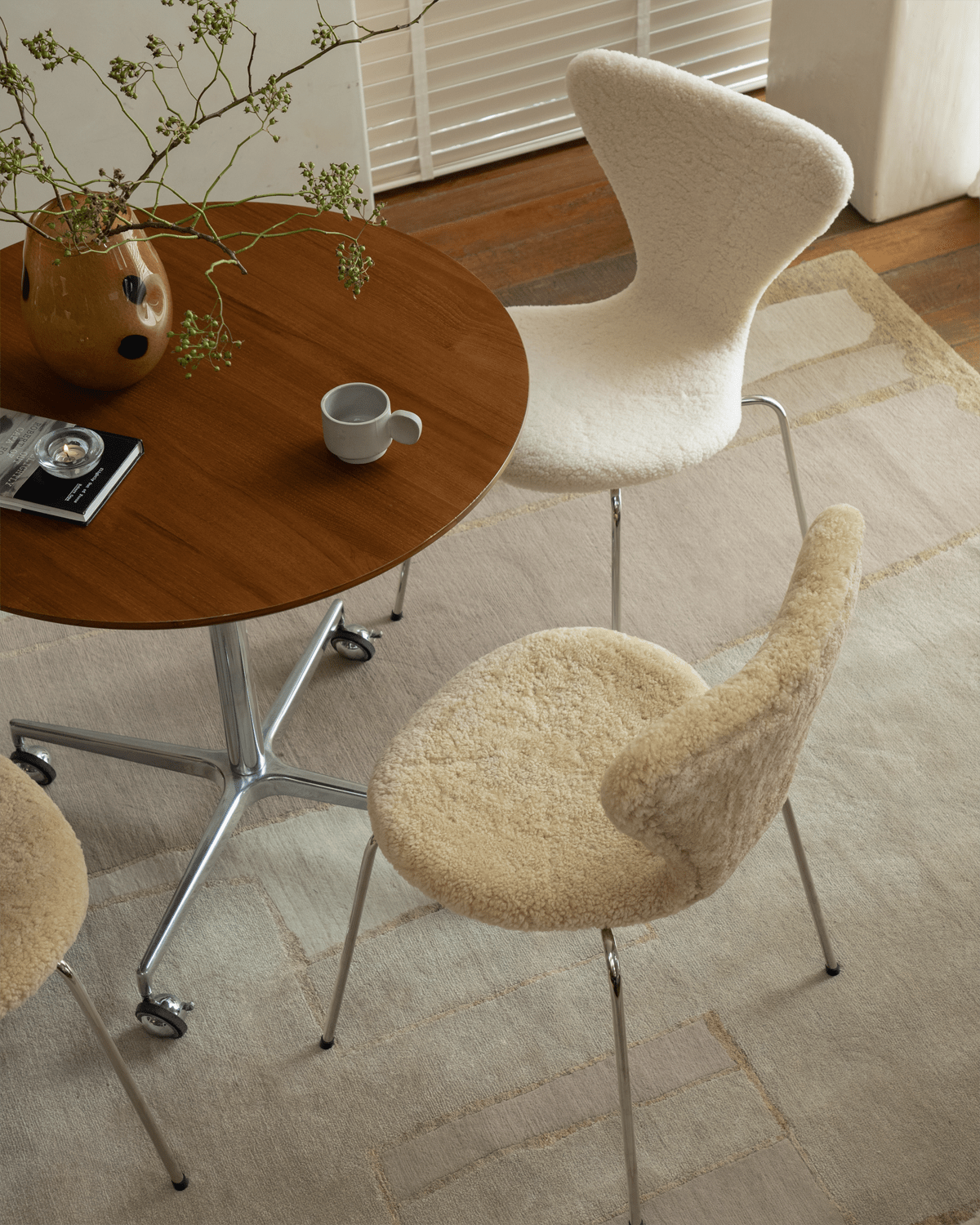 Chaise en peau de mouton Pietra