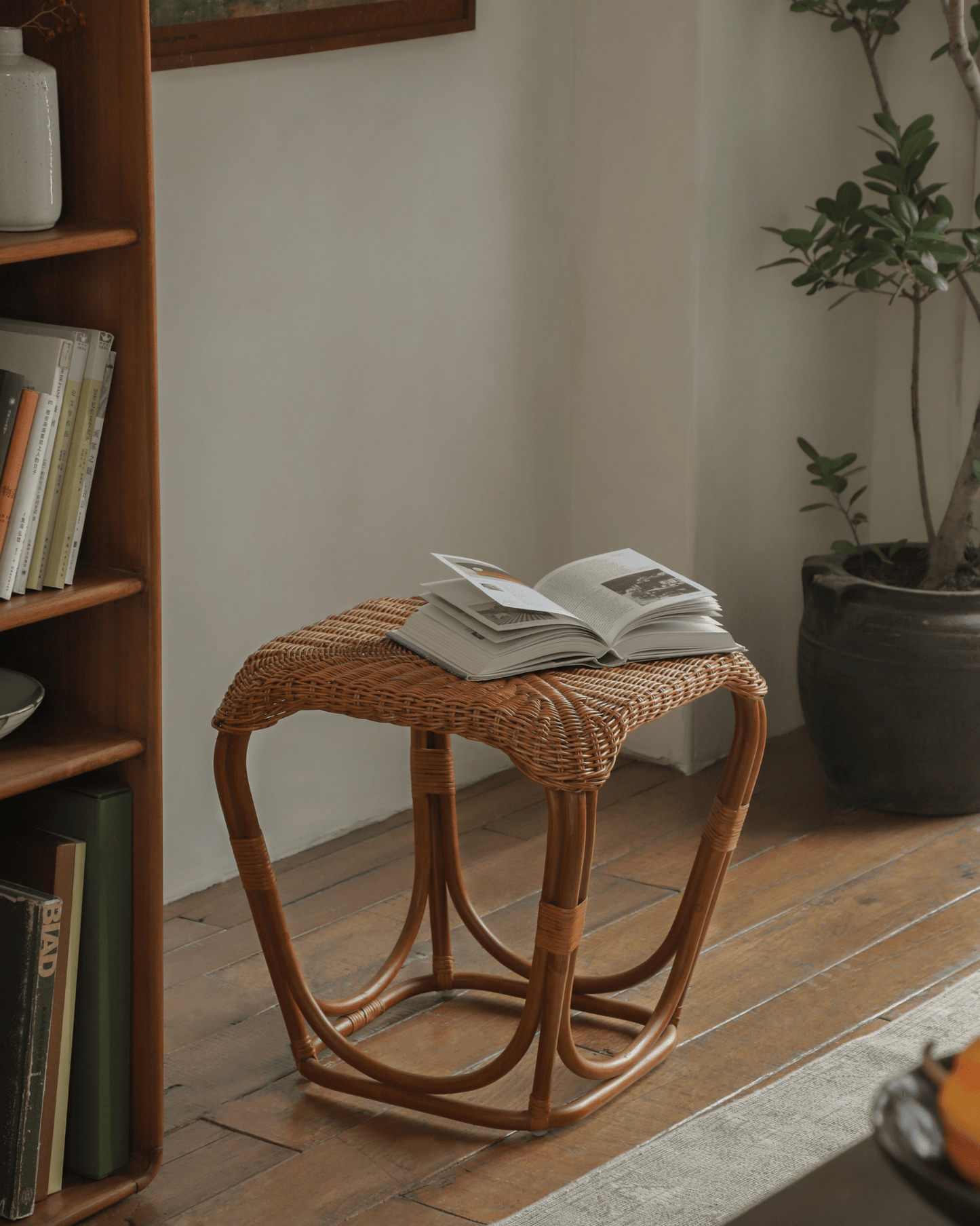 Table d'appoint en rotin Pinecone