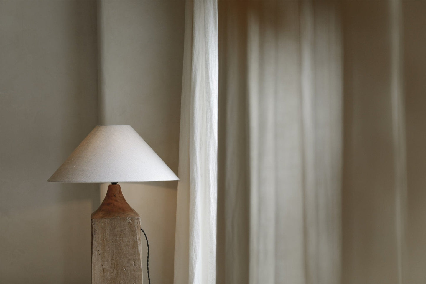 Lampadaire en bois