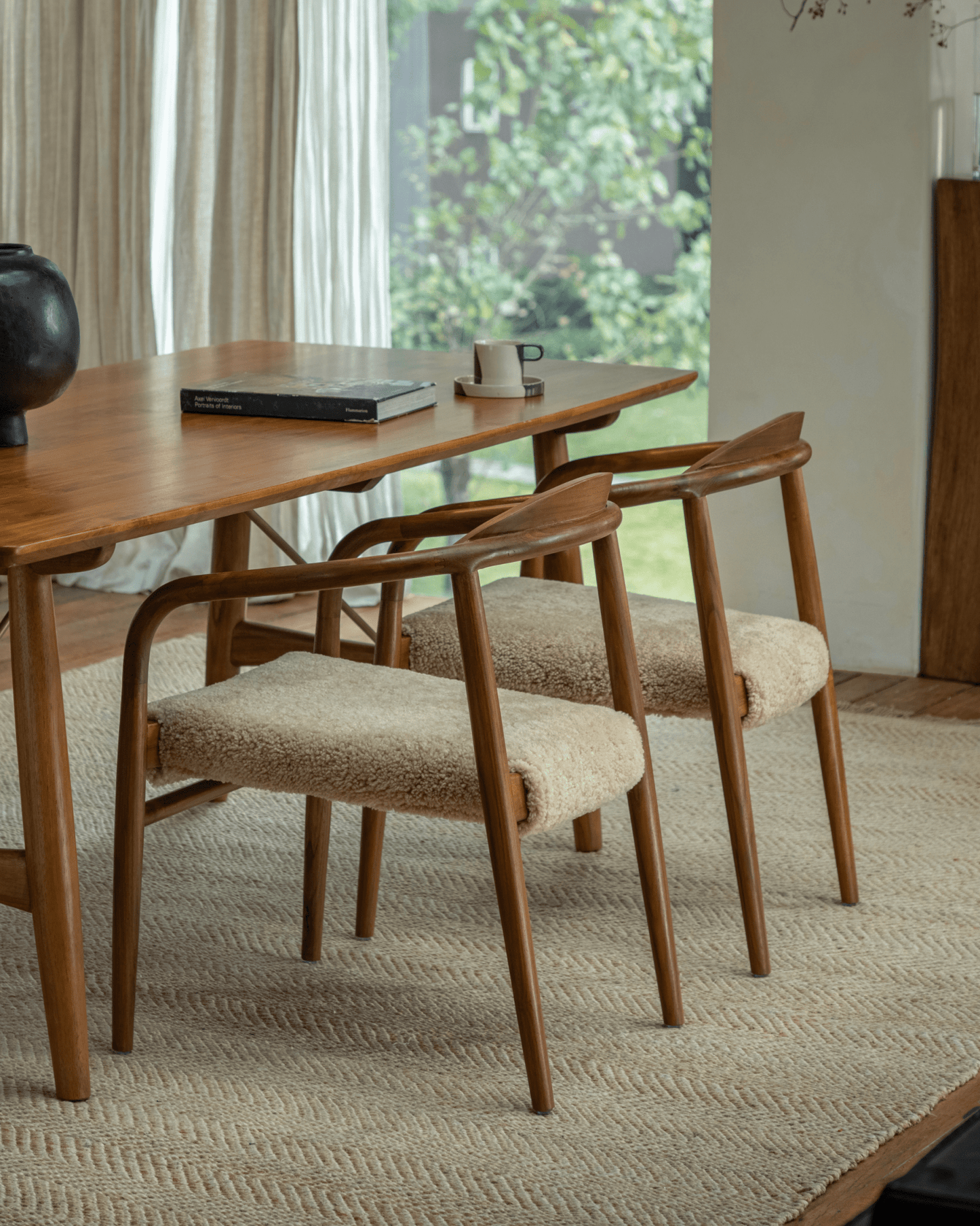 Chaise Crescent en peau de mouton