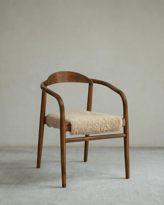 Chaise Crescent en peau de mouton
