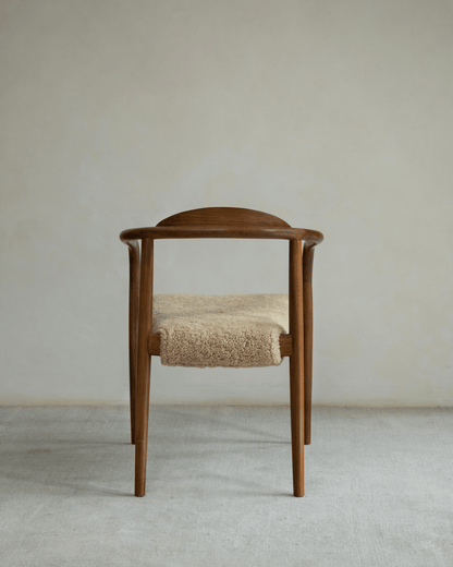 Chaise Crescent en peau de mouton
