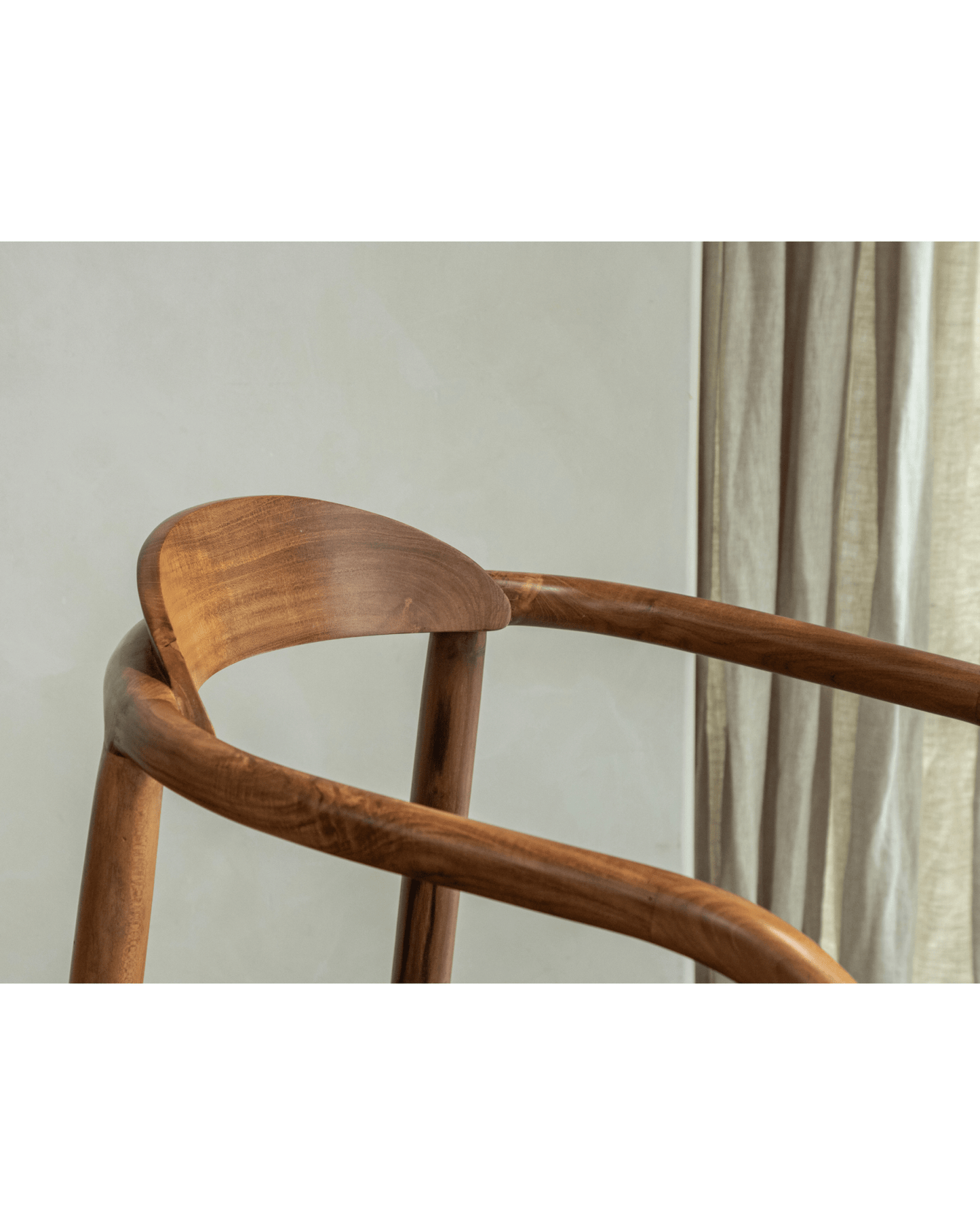 Chaise Crescent en peau de mouton