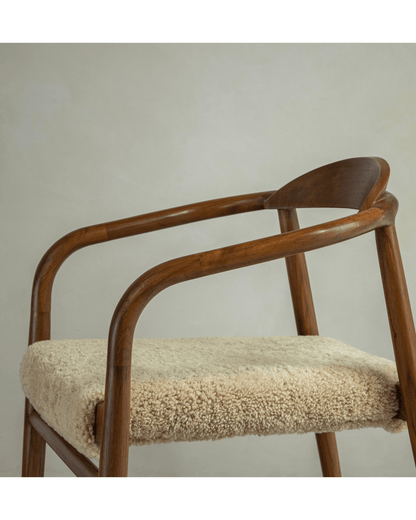 Chaise Crescent en peau de mouton