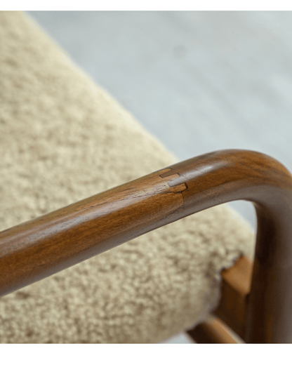 Chaise Crescent en peau de mouton