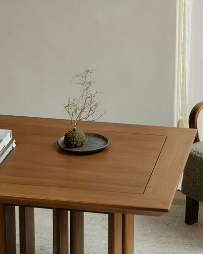 Table Titan