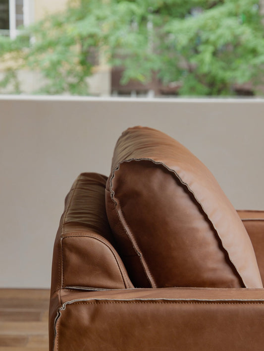 Canapé en cuir avec jupe