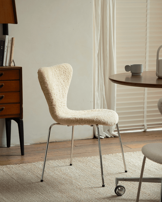 Chaise en peau de mouton Pietra