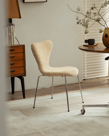 Chaise en peau de mouton Pietra