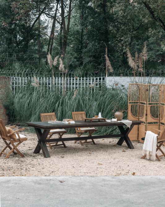 Table à manger d'extérieur de ferme